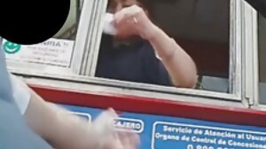 James의 거대한 거시기가 Joslyn의 섹시한중년여성 보지를 채웁니다.