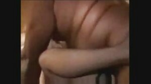 섹시한 아마추어 스웨덴 아내는 보트 부분 2에서 검은 수탉을 빤다.